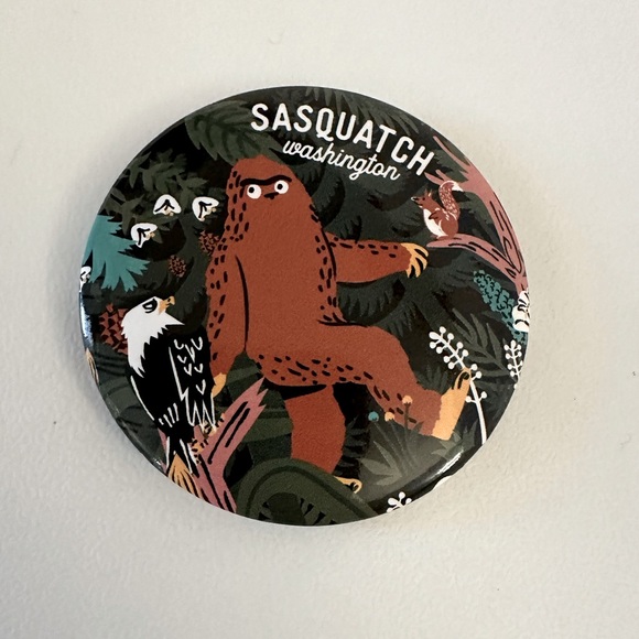 Sasquatch Washington Pin - Picture 1 of 4